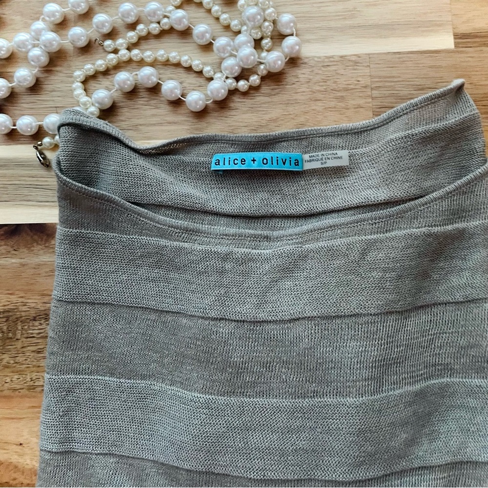ALICE + OLIVIA | S | Linen Taupe Sand Striped 100% Linen Long Sleeve Relaxed Fit